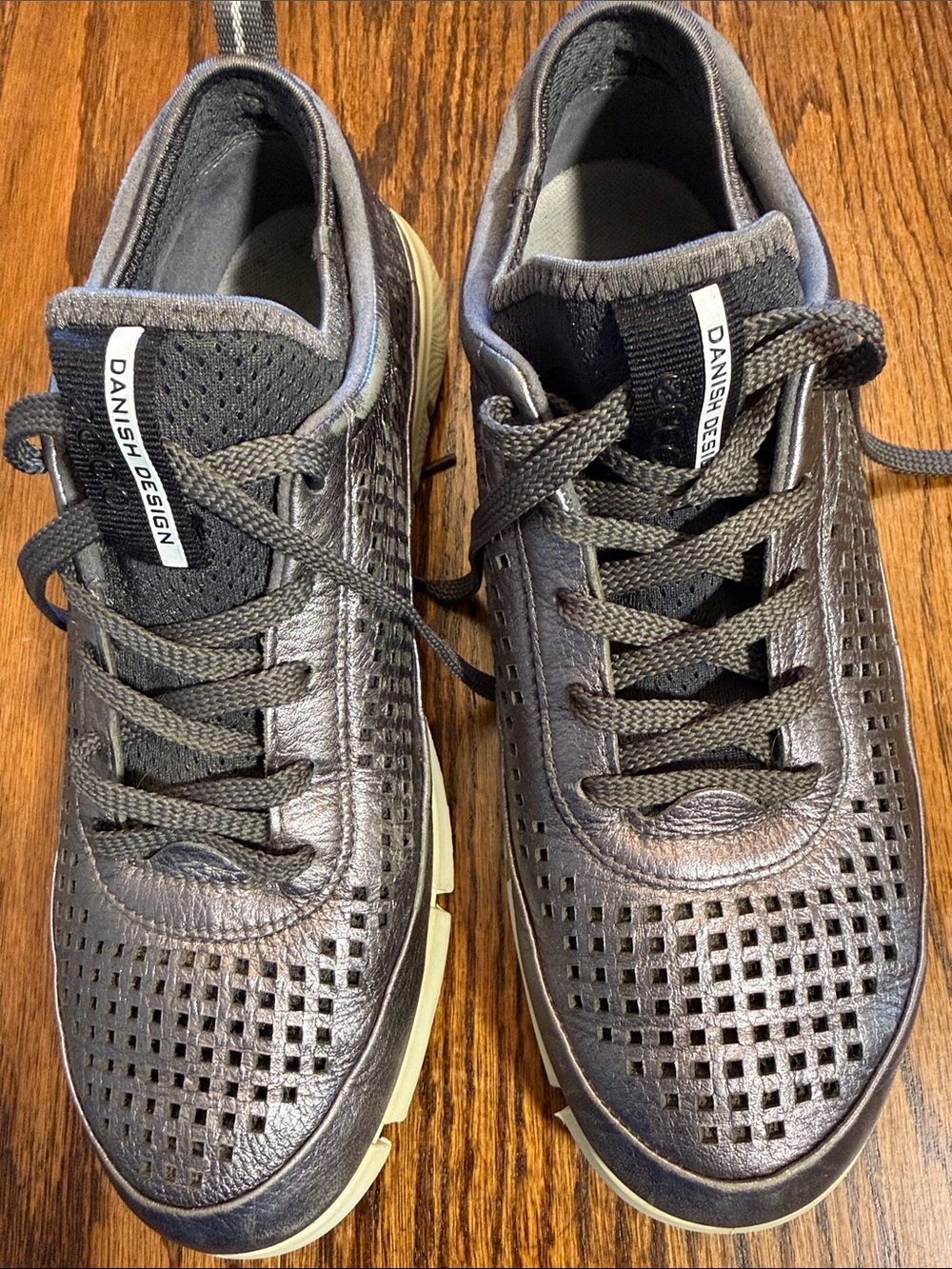 ECCO Danish Design Perforated Leather Comfort Sneakers EU 40 Gray Walking Shoes